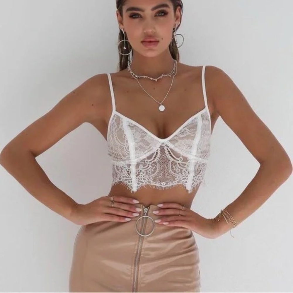 Emery top white